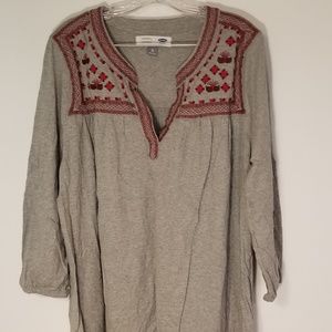 Old Navy maternity shirt